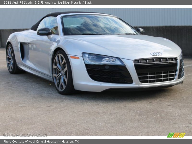 Front 3/4 View of 2012 R8 Spyder 5.2 FSI quattro