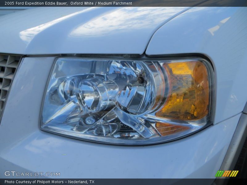 Oxford White / Medium Parchment 2005 Ford Expedition Eddie Bauer