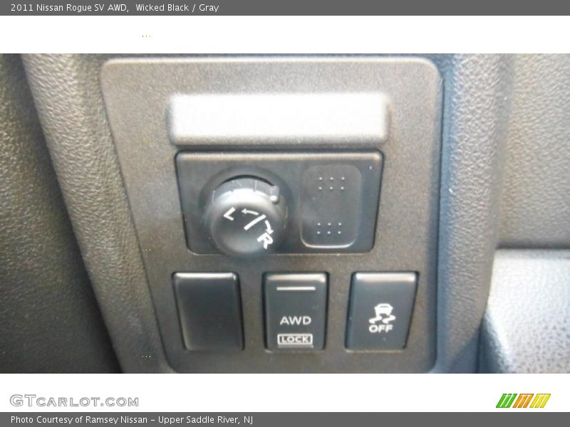 Wicked Black / Gray 2011 Nissan Rogue SV AWD