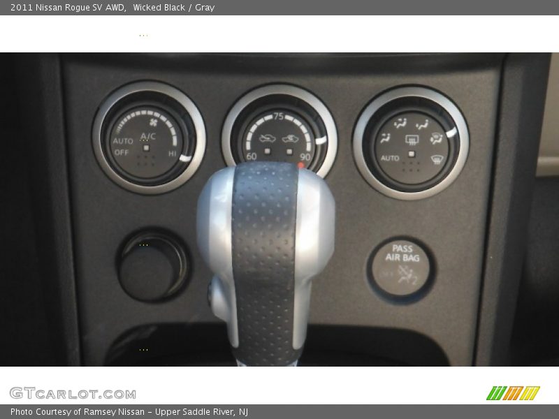 Wicked Black / Gray 2011 Nissan Rogue SV AWD