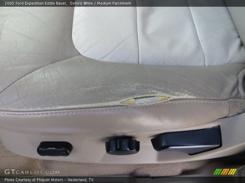 Oxford White / Medium Parchment 2005 Ford Expedition Eddie Bauer