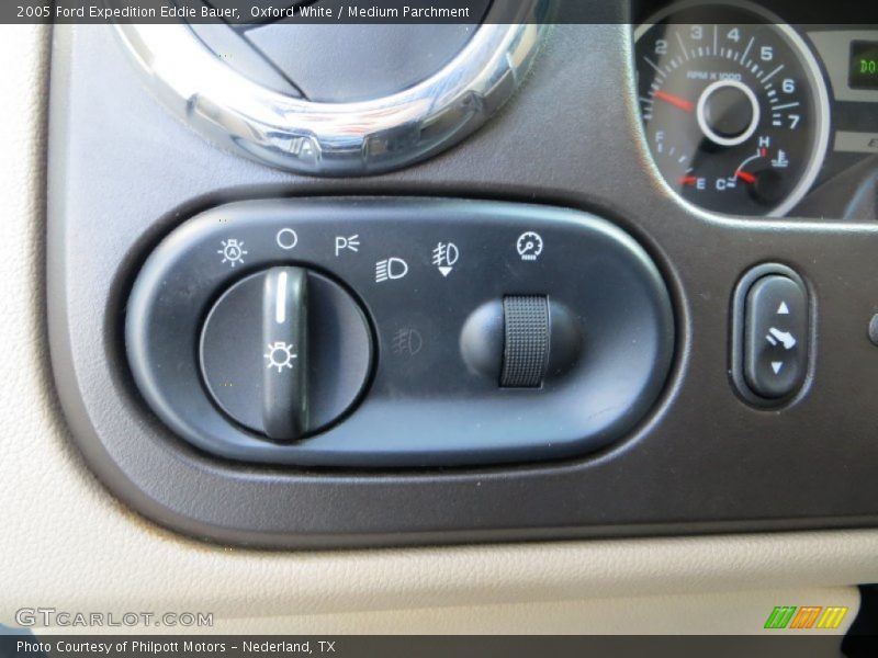 Oxford White / Medium Parchment 2005 Ford Expedition Eddie Bauer