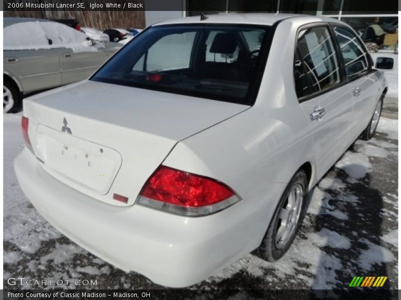 Igloo White / Black 2006 Mitsubishi Lancer SE