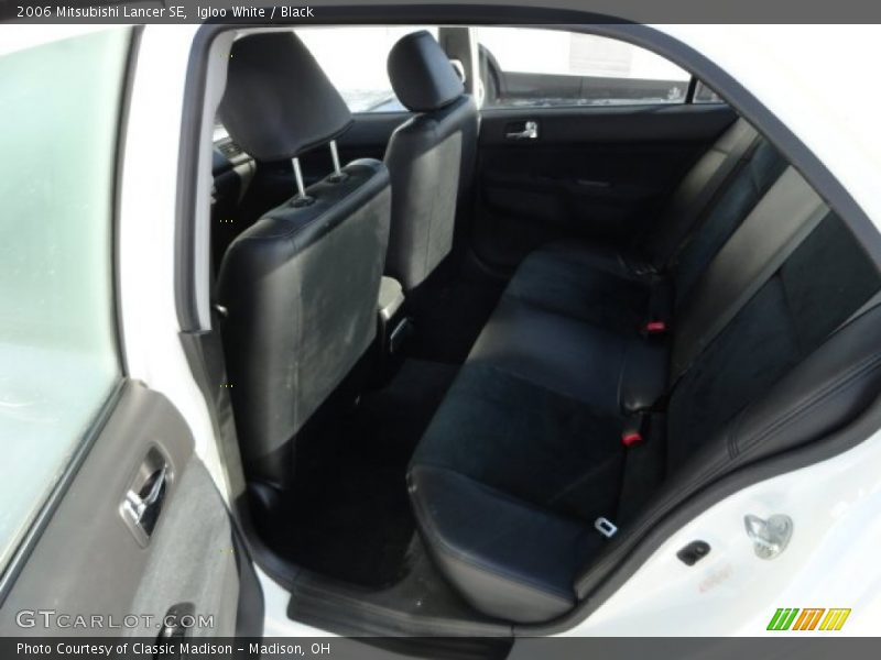Igloo White / Black 2006 Mitsubishi Lancer SE