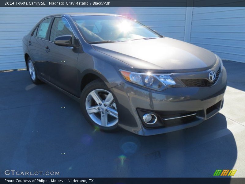 Magnetic Gray Metallic / Black/Ash 2014 Toyota Camry SE