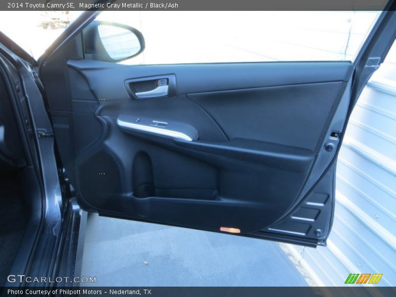 Magnetic Gray Metallic / Black/Ash 2014 Toyota Camry SE