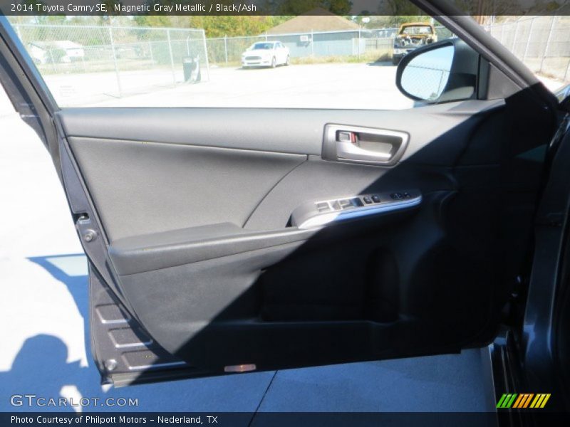 Magnetic Gray Metallic / Black/Ash 2014 Toyota Camry SE