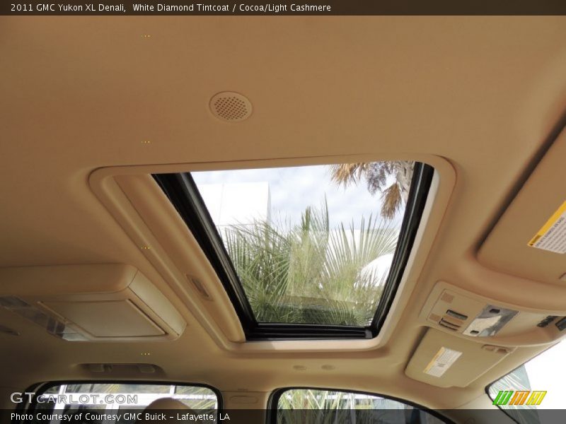 White Diamond Tintcoat / Cocoa/Light Cashmere 2011 GMC Yukon XL Denali