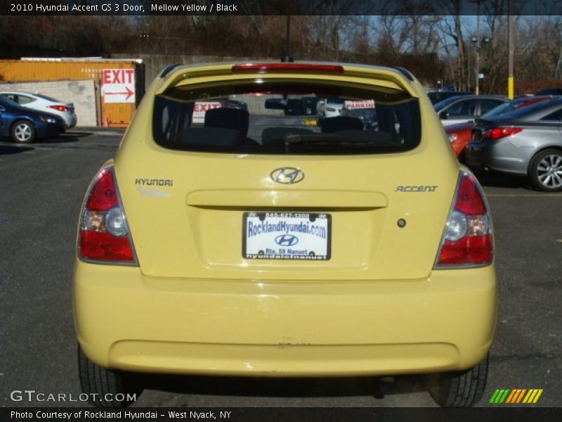 Mellow Yellow / Black 2010 Hyundai Accent GS 3 Door