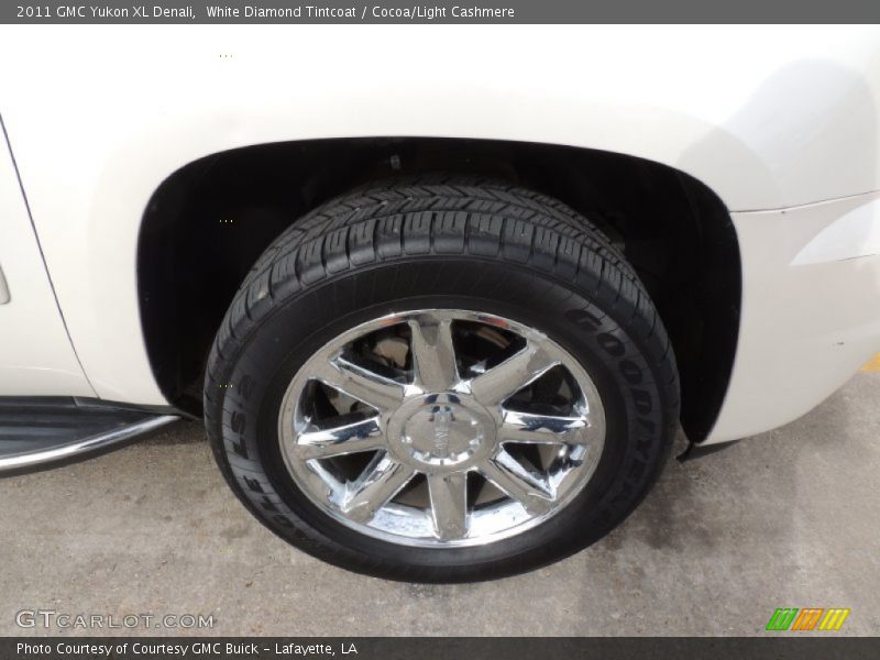 White Diamond Tintcoat / Cocoa/Light Cashmere 2011 GMC Yukon XL Denali