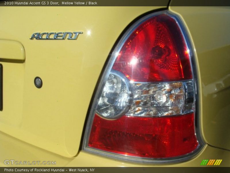 Mellow Yellow / Black 2010 Hyundai Accent GS 3 Door