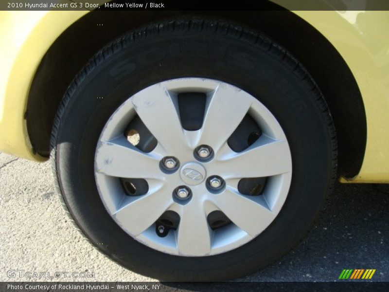 Mellow Yellow / Black 2010 Hyundai Accent GS 3 Door