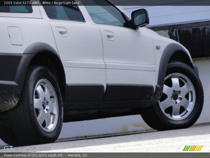 White / Beige/Light Sand 2003 Volvo XC70 AWD