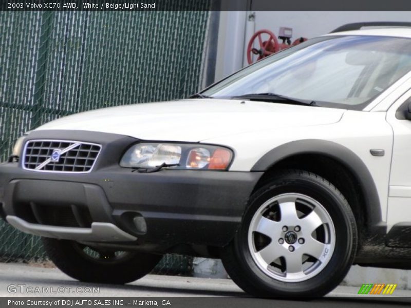 White / Beige/Light Sand 2003 Volvo XC70 AWD