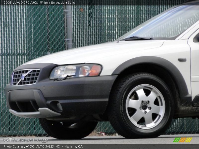 White / Beige/Light Sand 2003 Volvo XC70 AWD