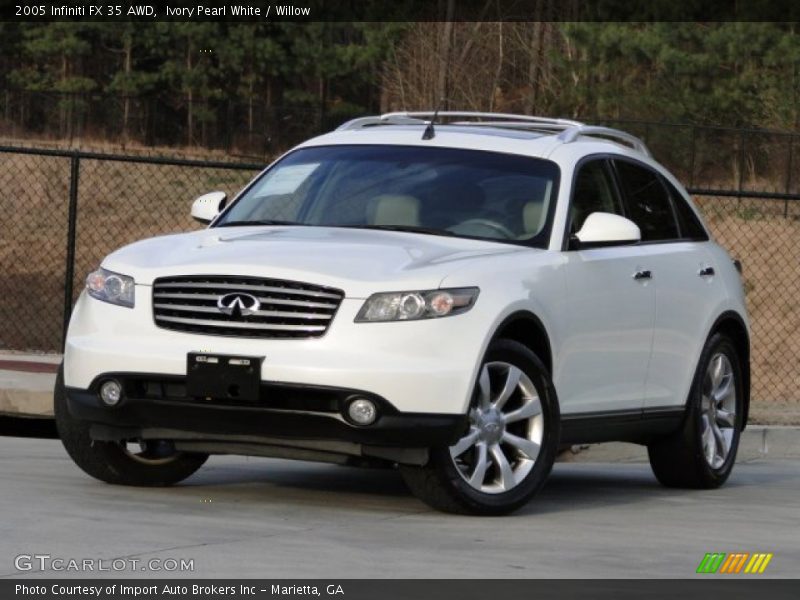 Front 3/4 View of 2005 FX 35 AWD
