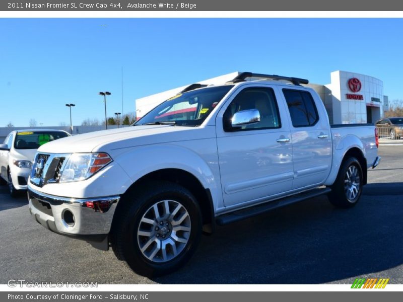 Avalanche White / Beige 2011 Nissan Frontier SL Crew Cab 4x4