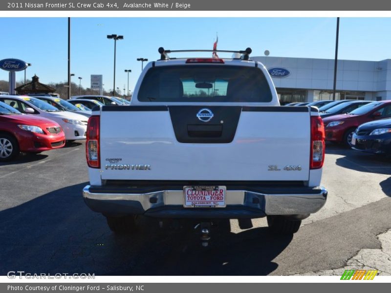 Avalanche White / Beige 2011 Nissan Frontier SL Crew Cab 4x4