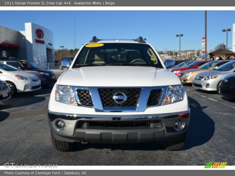 Avalanche White / Beige 2011 Nissan Frontier SL Crew Cab 4x4
