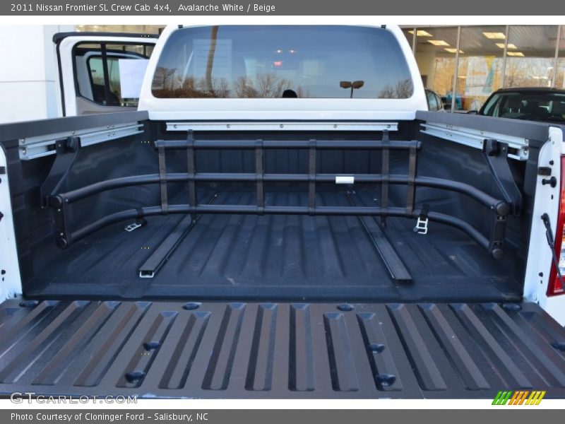 Avalanche White / Beige 2011 Nissan Frontier SL Crew Cab 4x4
