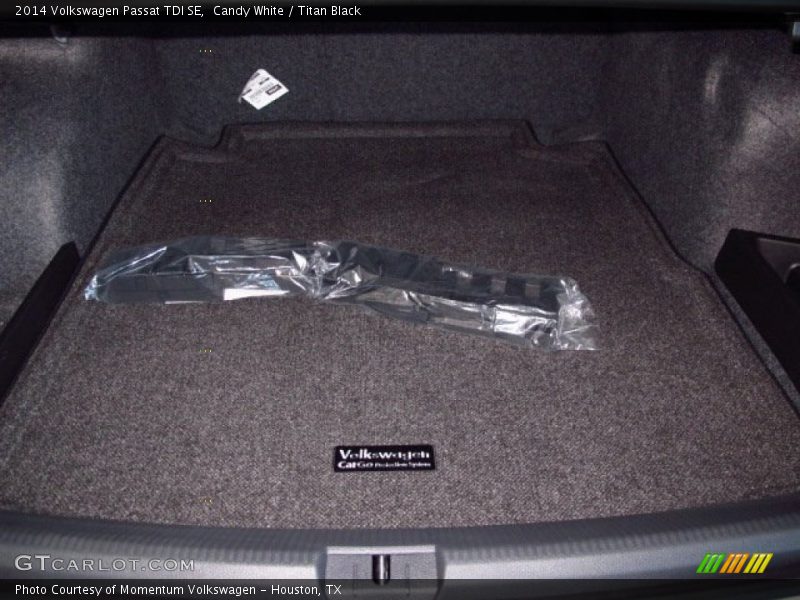 Candy White / Titan Black 2014 Volkswagen Passat TDI SE