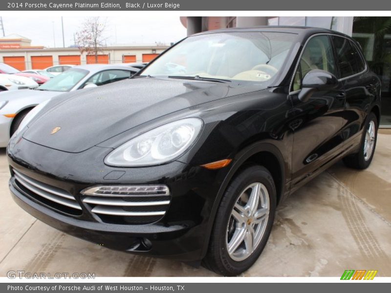 Front 3/4 View of 2014 Cayenne Platinum Edition