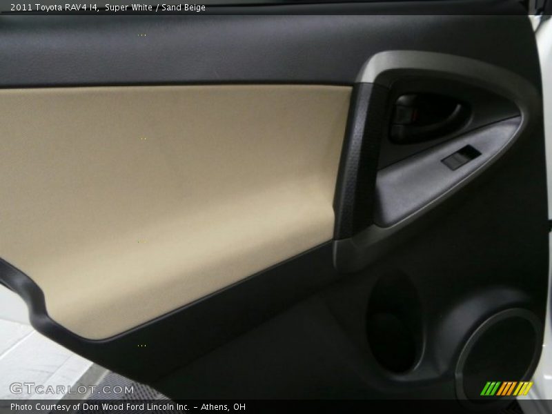 Super White / Sand Beige 2011 Toyota RAV4 I4