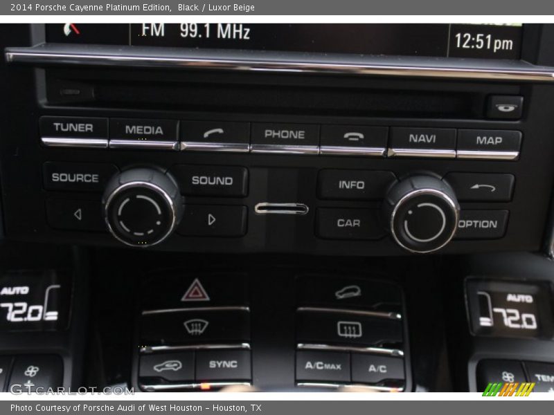 Controls of 2014 Cayenne Platinum Edition