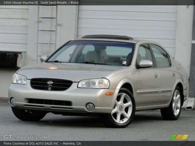 Front 3/4 View of 2000 Maxima SE