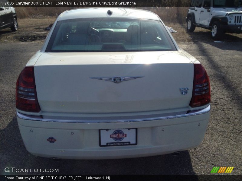 Cool Vanilla / Dark Slate Gray/Light Graystone 2005 Chrysler 300 C HEMI