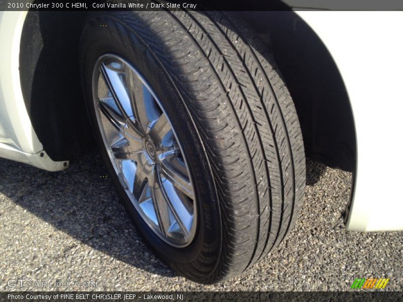 Cool Vanilla White / Dark Slate Gray 2010 Chrysler 300 C HEMI
