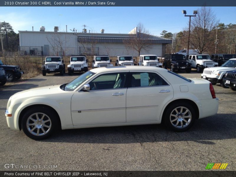 Cool Vanilla White / Dark Slate Gray 2010 Chrysler 300 C HEMI