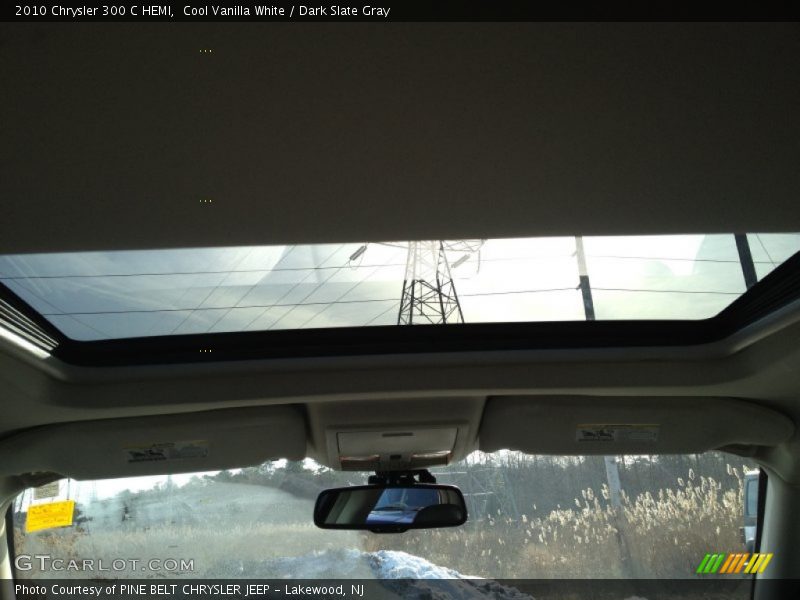 Cool Vanilla White / Dark Slate Gray 2010 Chrysler 300 C HEMI
