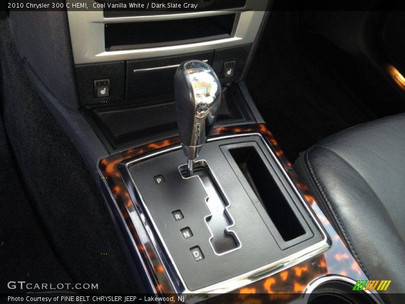 Cool Vanilla White / Dark Slate Gray 2010 Chrysler 300 C HEMI
