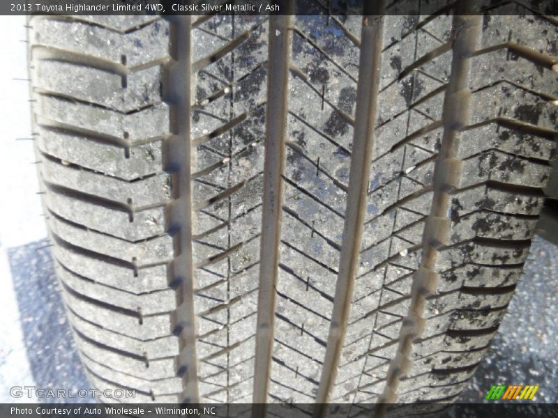 Classic Silver Metallic / Ash 2013 Toyota Highlander Limited 4WD