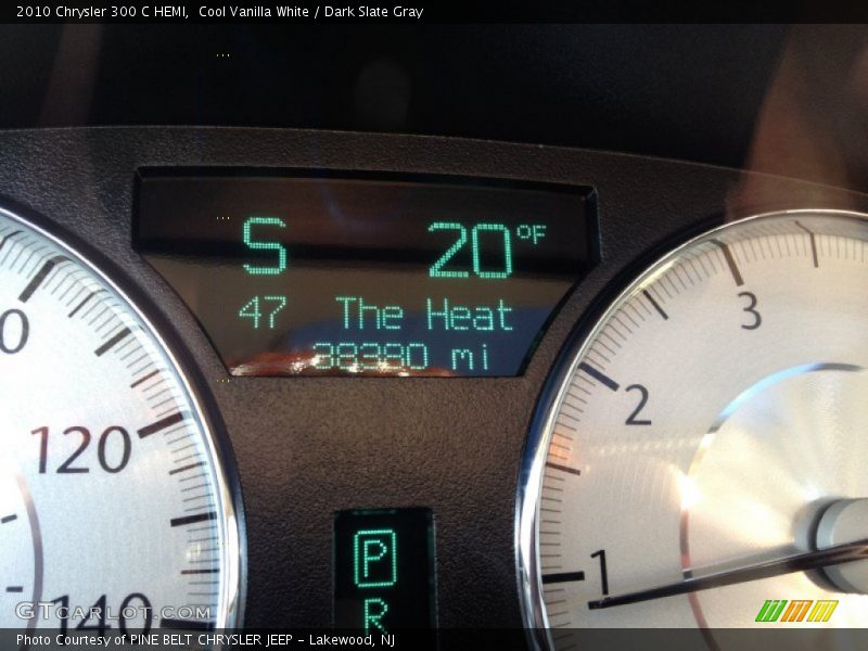 Cool Vanilla White / Dark Slate Gray 2010 Chrysler 300 C HEMI