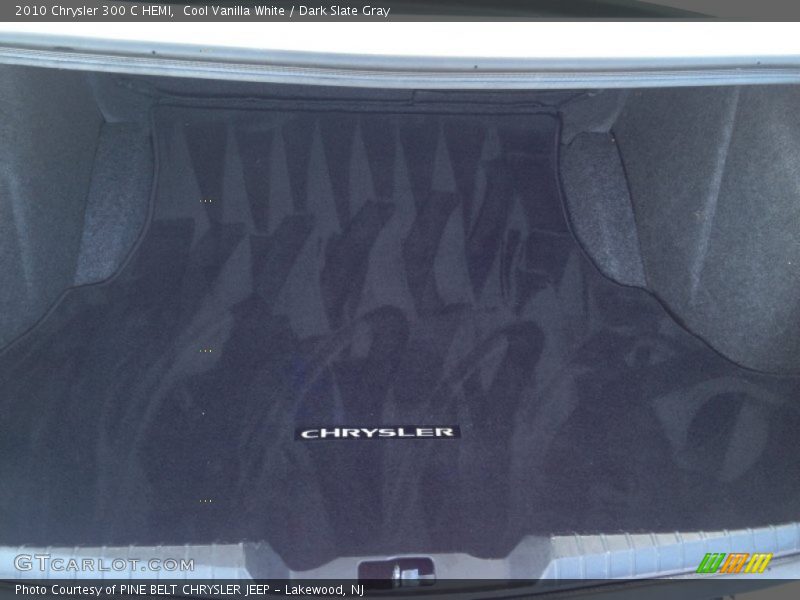 Cool Vanilla White / Dark Slate Gray 2010 Chrysler 300 C HEMI