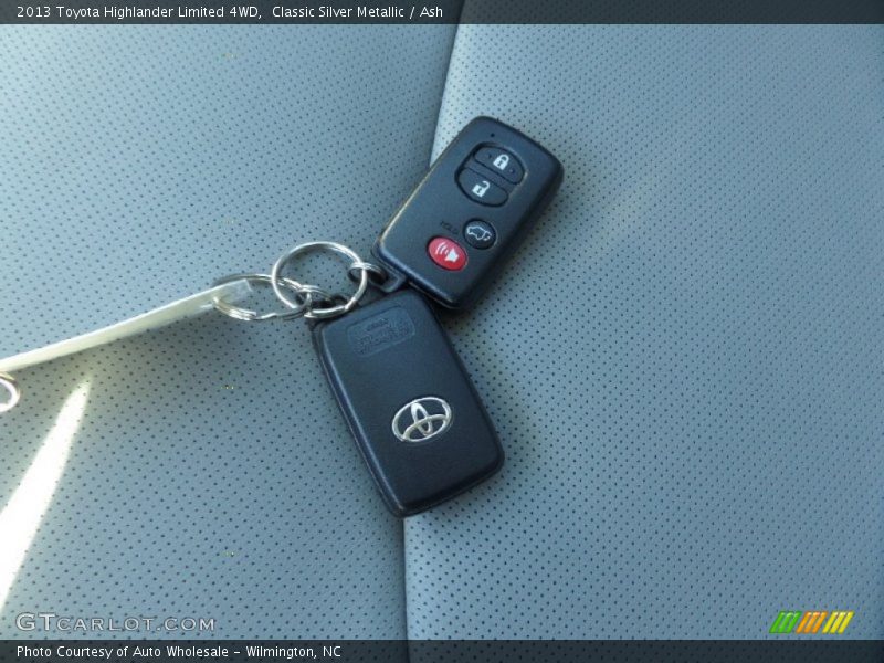 Classic Silver Metallic / Ash 2013 Toyota Highlander Limited 4WD