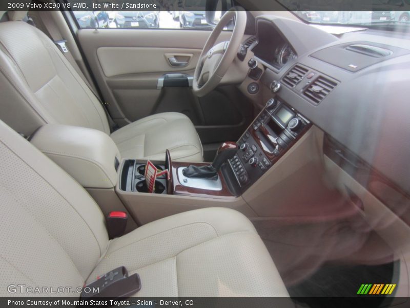 Ice White / Sandstone 2009 Volvo XC90 V8 AWD