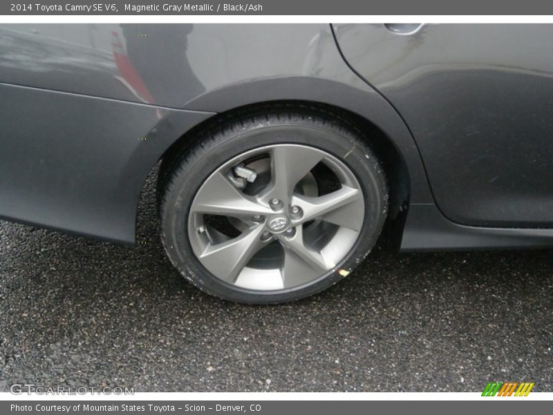 Magnetic Gray Metallic / Black/Ash 2014 Toyota Camry SE V6