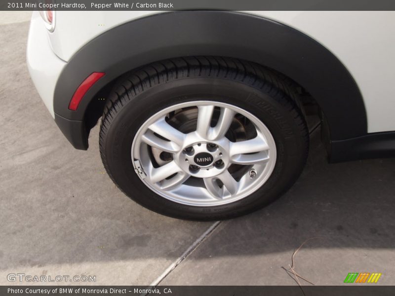 Pepper White / Carbon Black 2011 Mini Cooper Hardtop