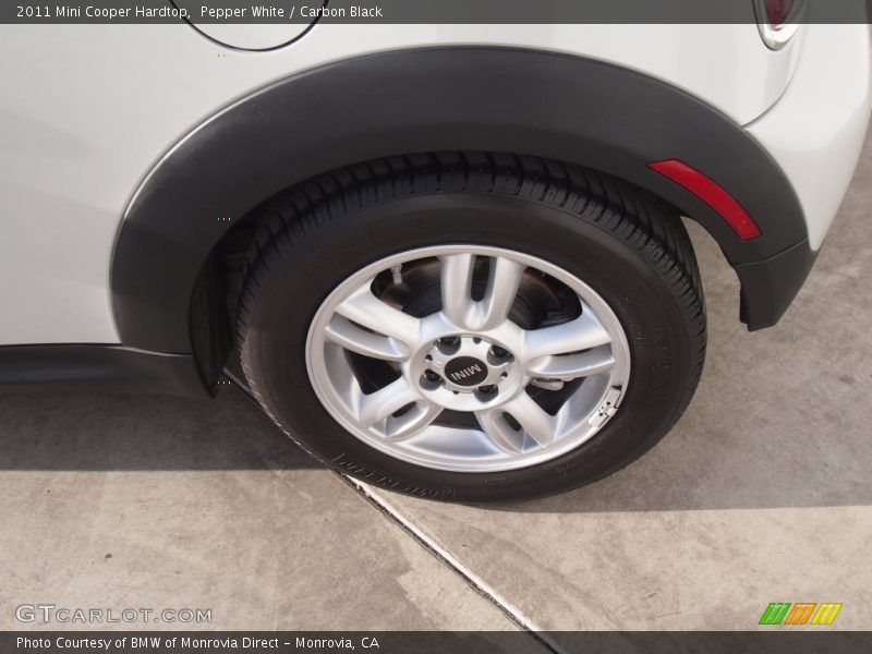 Pepper White / Carbon Black 2011 Mini Cooper Hardtop