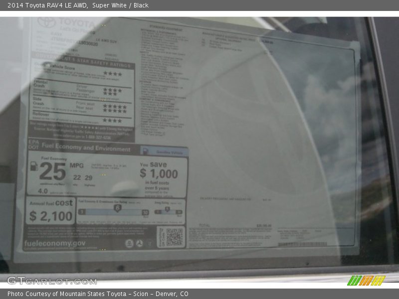 Super White / Black 2014 Toyota RAV4 LE AWD