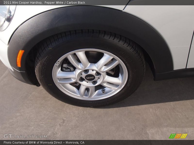 Pepper White / Carbon Black 2011 Mini Cooper Hardtop