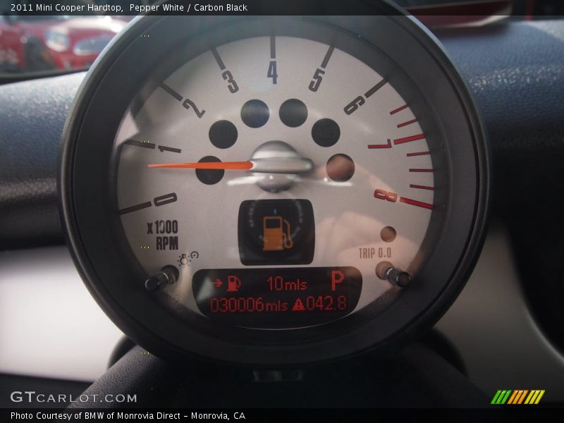 Pepper White / Carbon Black 2011 Mini Cooper Hardtop