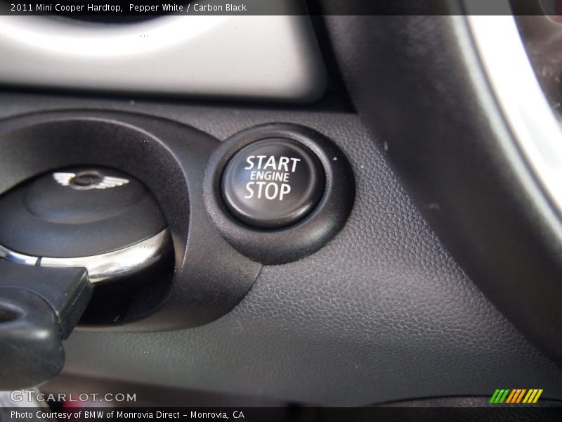 Pepper White / Carbon Black 2011 Mini Cooper Hardtop