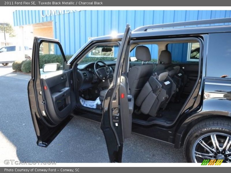 Tuxedo Black Metallic / Charcoal Black 2011 Ford Flex SE