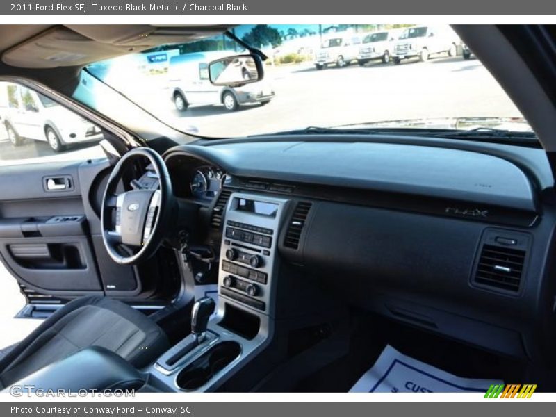 Tuxedo Black Metallic / Charcoal Black 2011 Ford Flex SE