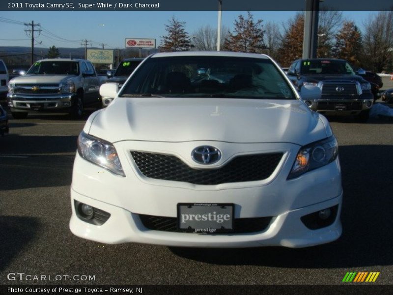 Super White / Dark Charcoal 2011 Toyota Camry SE