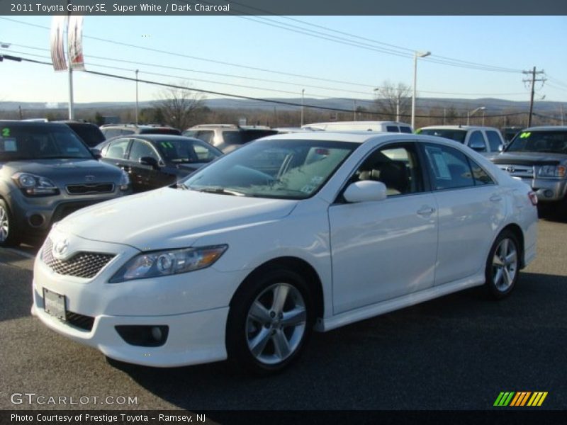 Super White / Dark Charcoal 2011 Toyota Camry SE